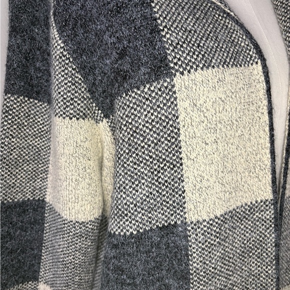 Monteau Black and White Checkered Sweater - Picture 4 of 9